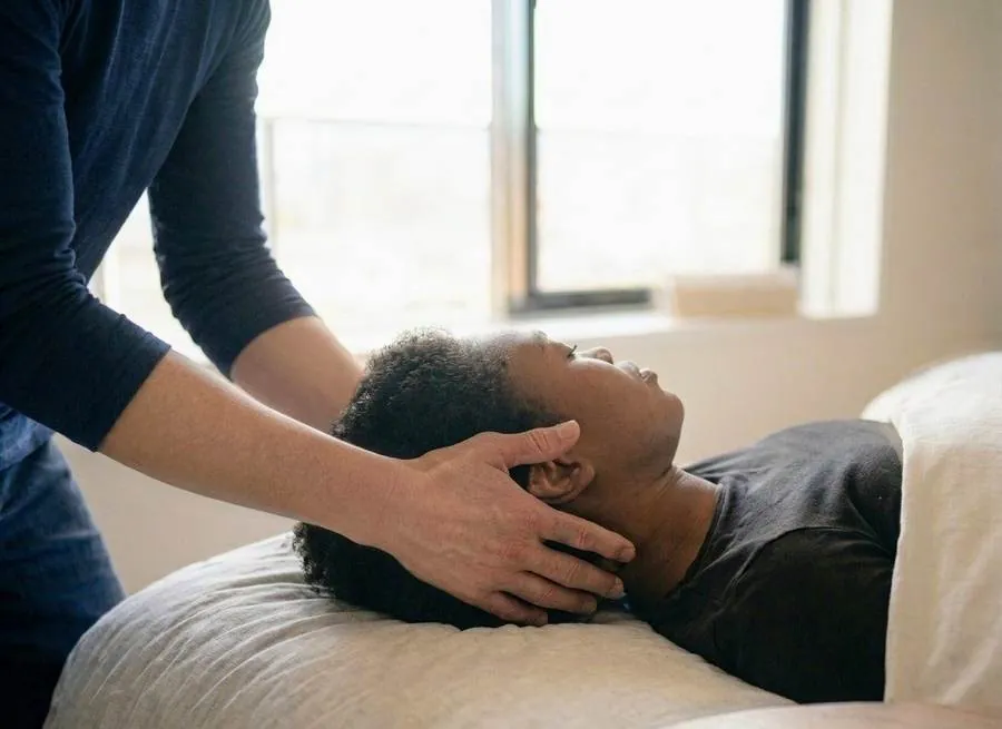 Craniosacral therapy in Kyoto: gentle head release, fully clothed